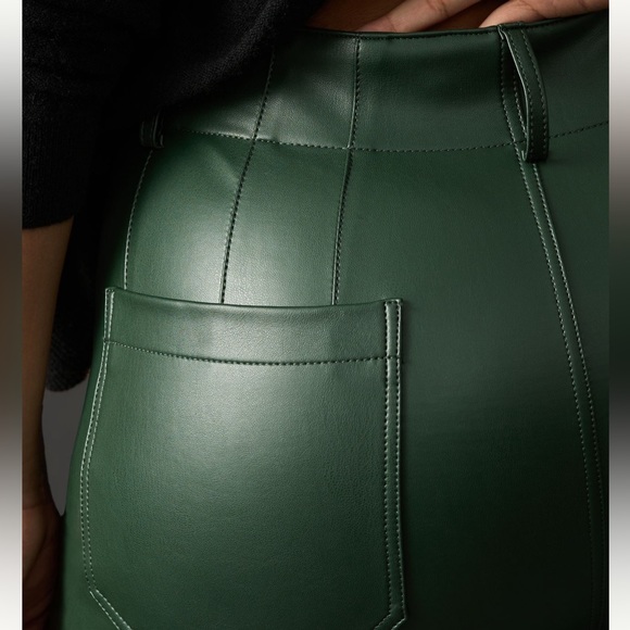 The Colette Cropped Wide-Leg Faux Leather
Pants by Maeve NWT Size 25 - Picture 5 of 6